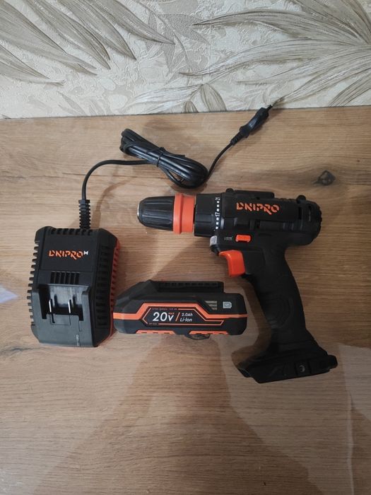Шуруповерт-дриль Днипро М
