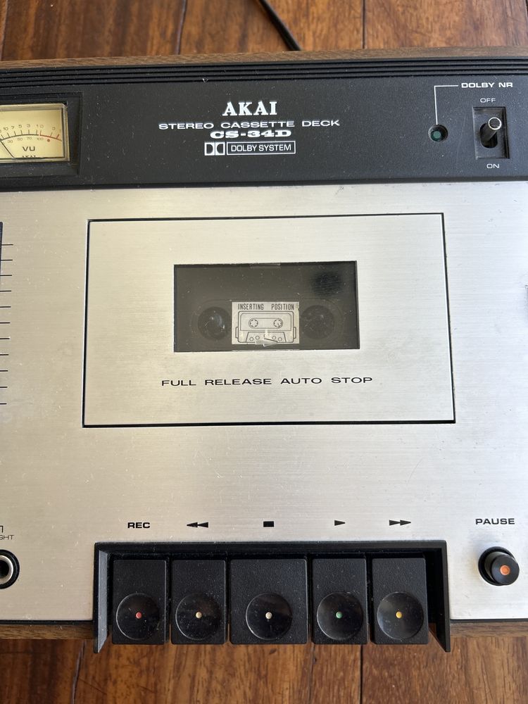 Leitor de cassetes Akai CS-34D