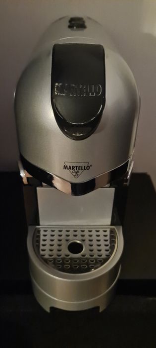 Máquina de café em muito bom estado.