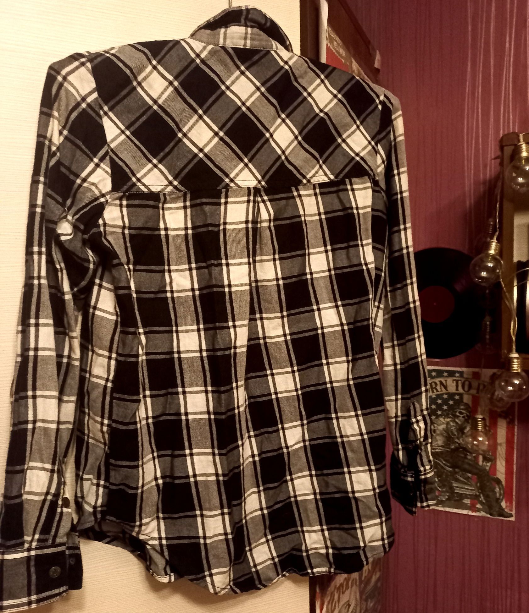 Koszula w kratę punk z zapięciami na rękawach