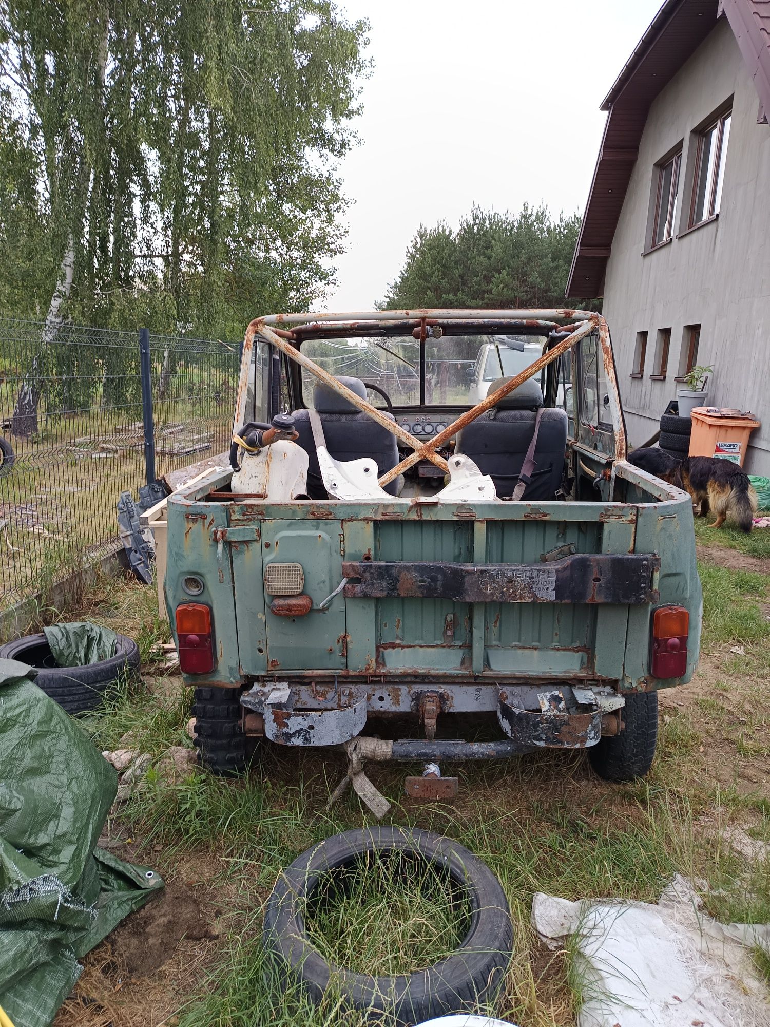 Sprzedam UAZ nie dokończony projekt