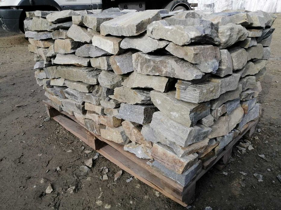 Łupek szarogłazowy lub gnejs na skalniak murek oporowy kamień murowy