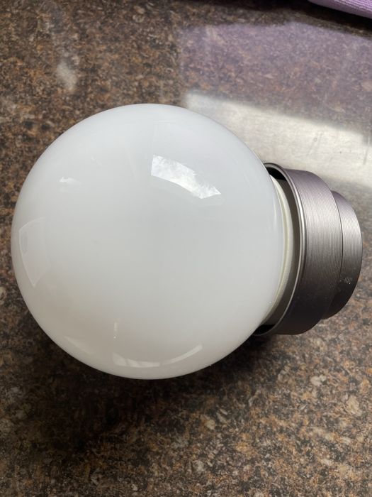 Lampa sufitowa Ikea do łazienki kula