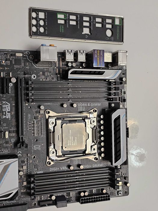 Ігрова материнська плата Asus X99-A / S2011v3 / DDR4 + i7 5930K