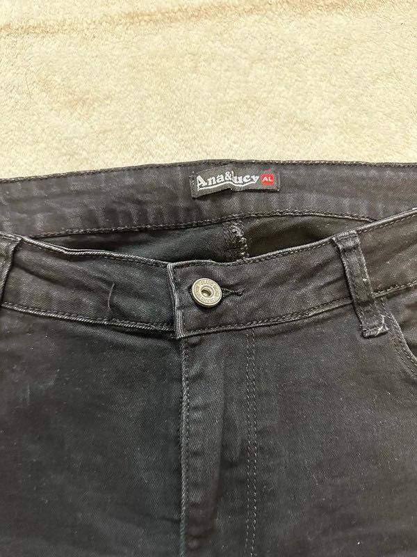 Czarne spodnie jeansowe