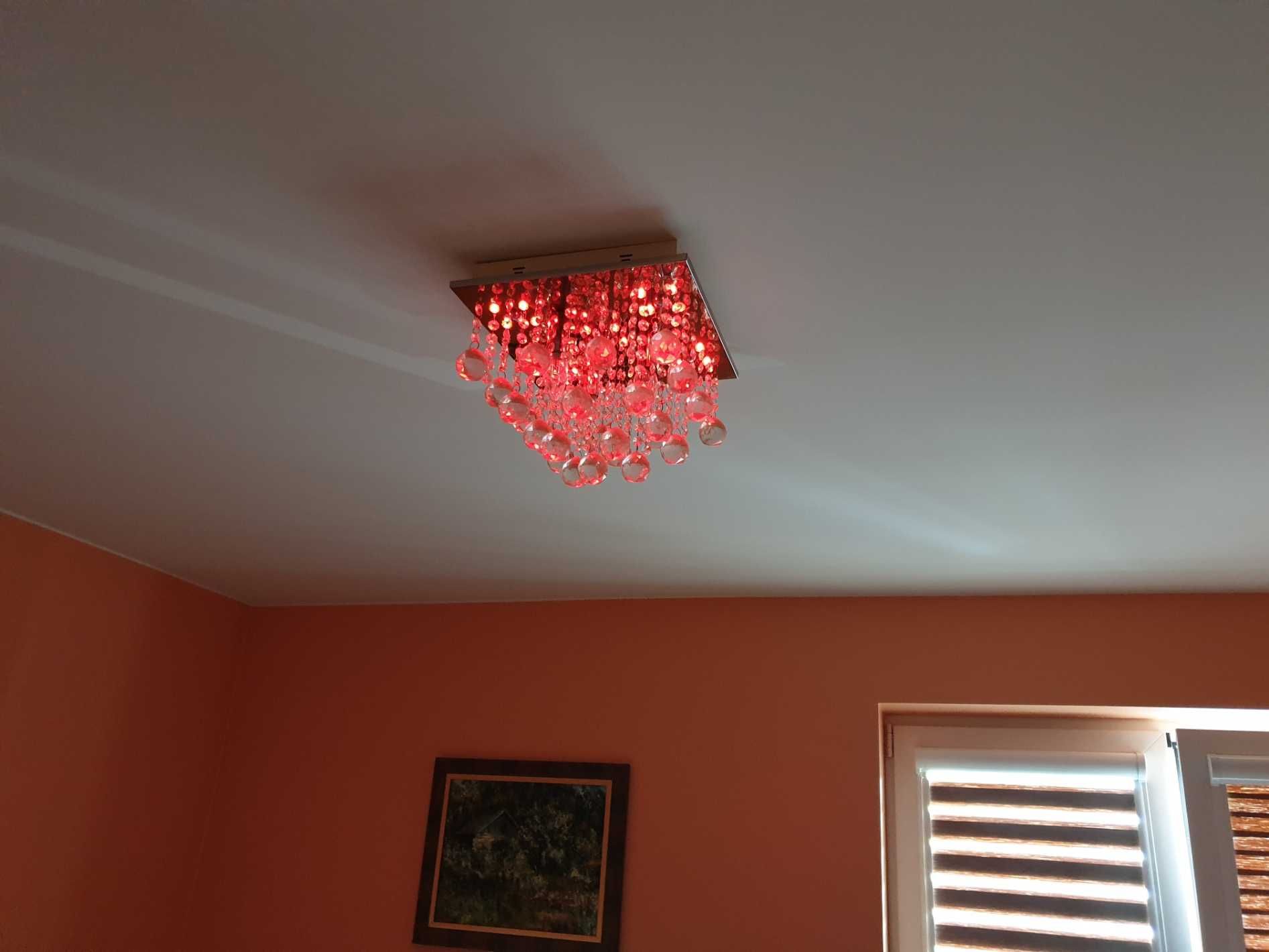 Lampa sufitowa RGB do sypialni – mnóstwo ustawień z pilota