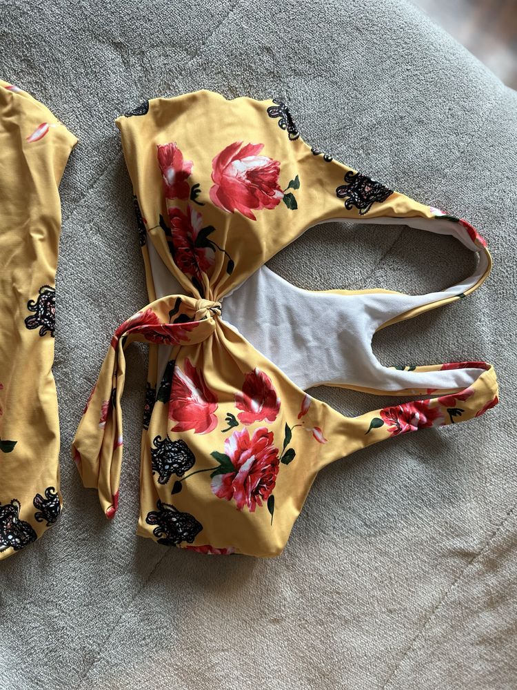 Bikini amarelo duas peças