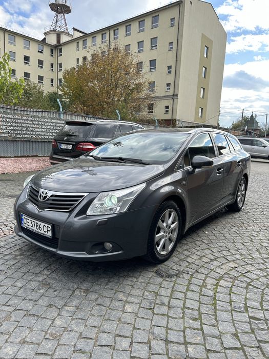 Toyota Avensis 2011 рік