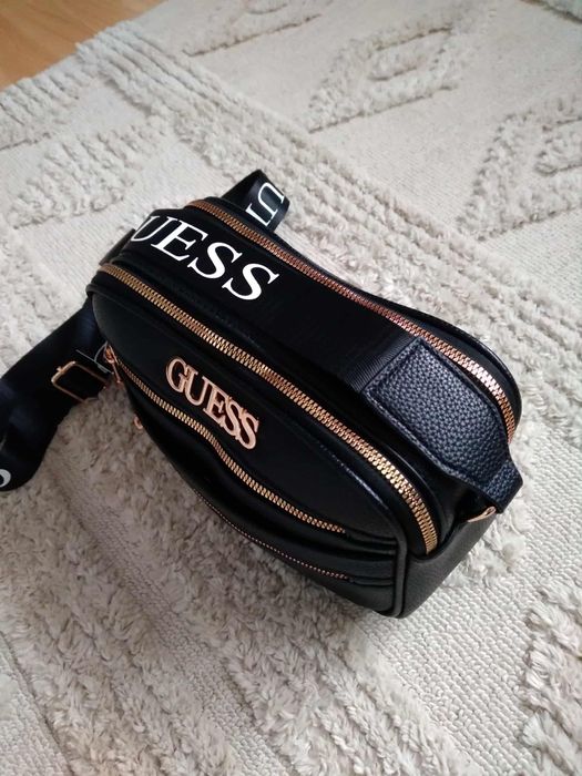 Torebka listonoszka Guess czarno złota