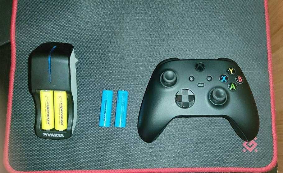 Продам Xbox series x в идеальном состояние с играми и 4 аккумуляторами