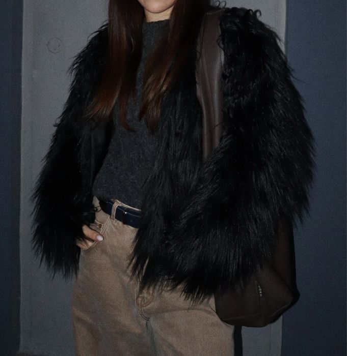 Шубка зі штучного хутра чорна