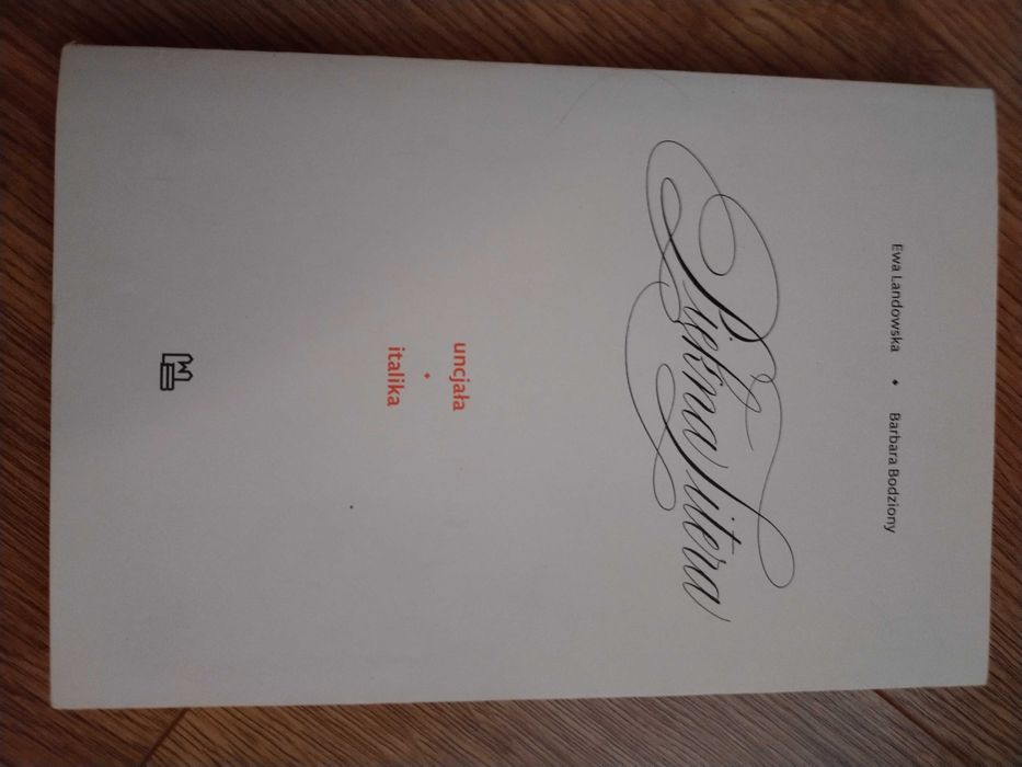 Książki - Kaligrafia,atlas geograficzny, moda