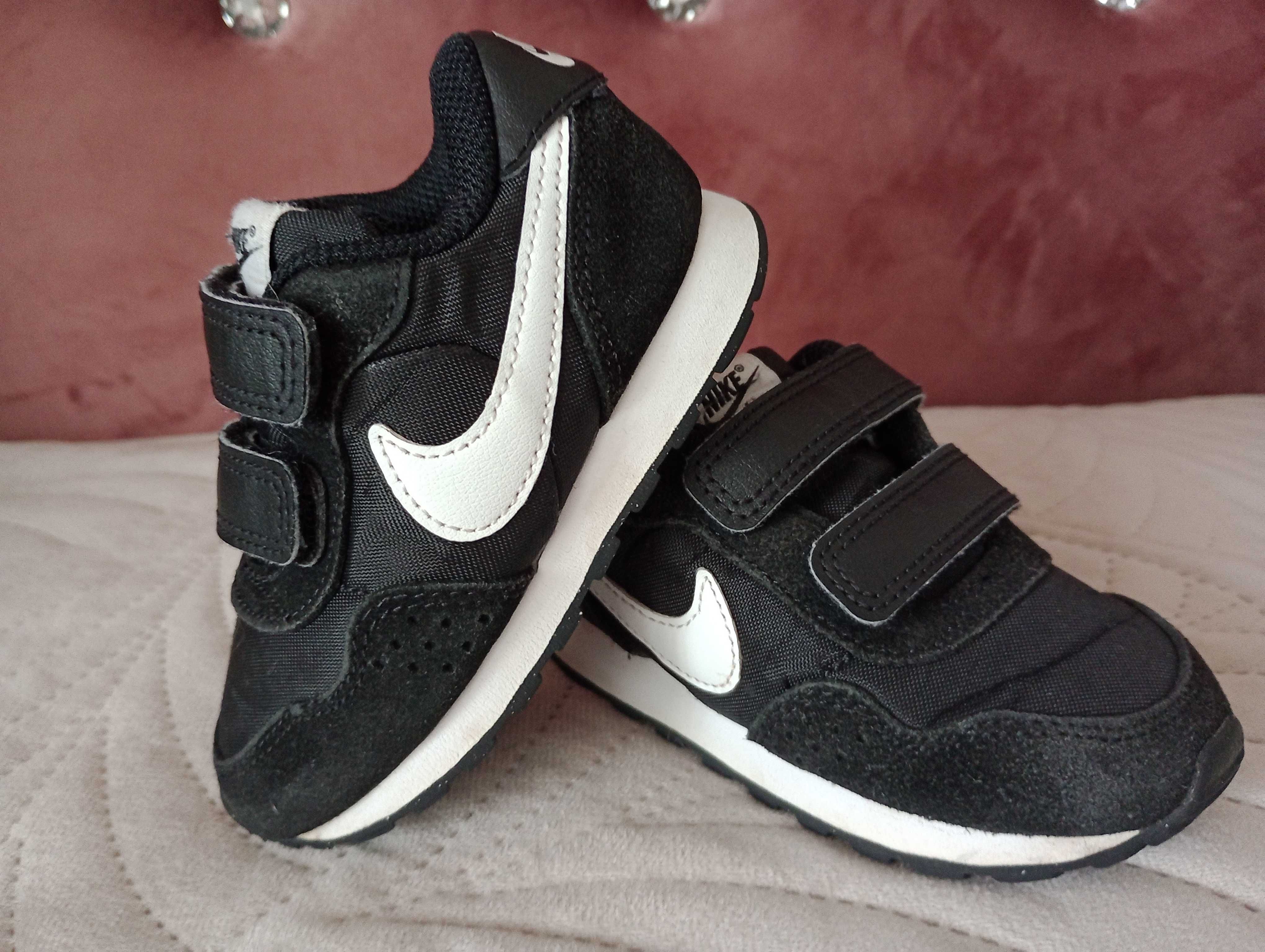Buty sportowe chłopięce 22 Nike wkładka 14cm CN 8560 buty na rzepy