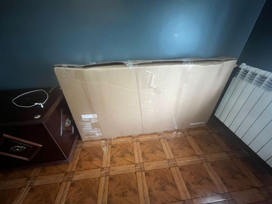 Vendo Tv UHD 65" com pouco tempo de uso