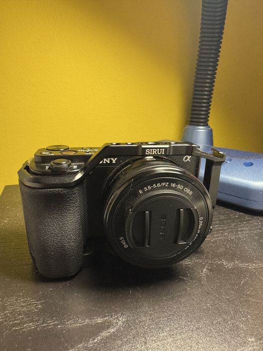 Sony ZV-E10 + E PZ 16-50mm f/3.5-5.6 OSS + Cage