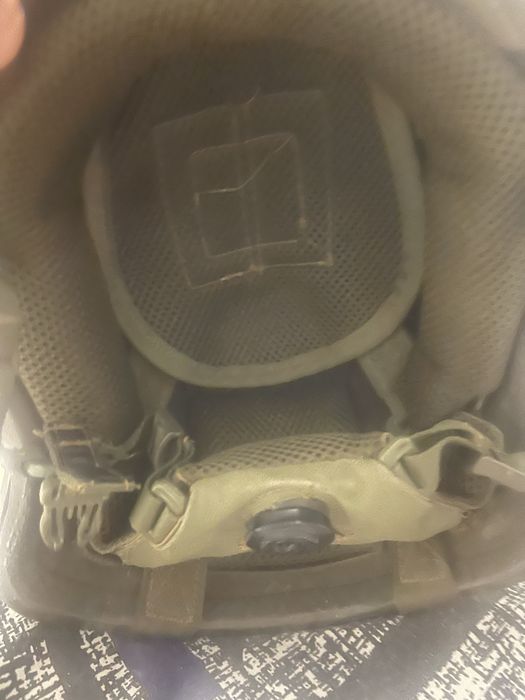 Шолом с навушниками