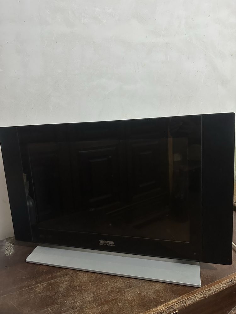 Televisao, LCD, aparelhagem de som, gira-discos