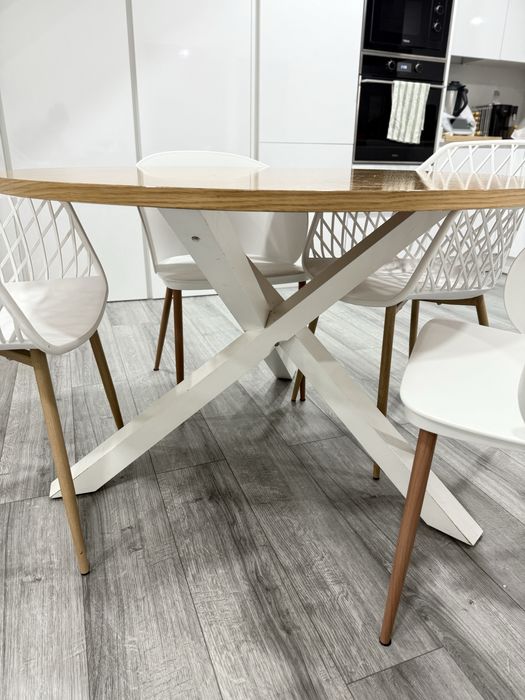 Mesa redonda + 4 cadeiras