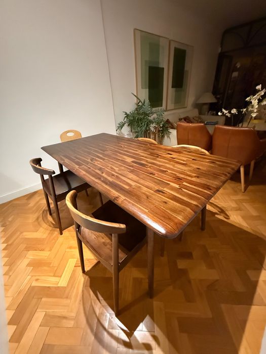 Mesa de Jantar em Madeira Maciça – Excelente Estado (sem cadeiras)
