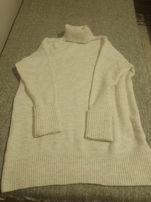 Kremowy golf Reserved L