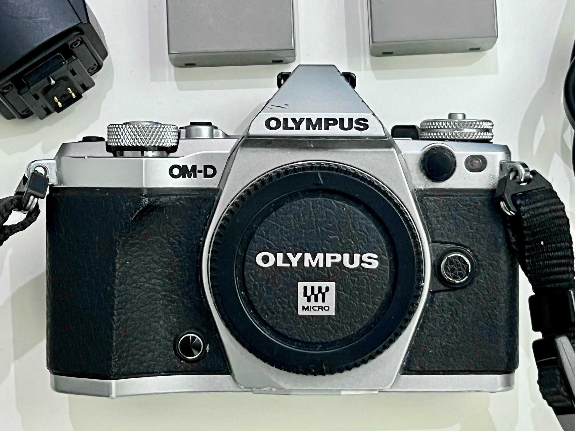 Olympus E-M5 Mark II + 2x Akumulatory + Ładowarka + FL-LM3 [micro 4/3]