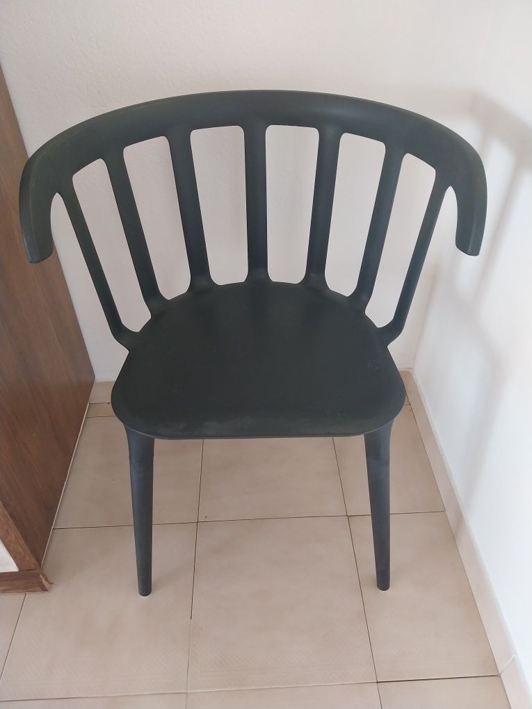 Cadeira preta ikea