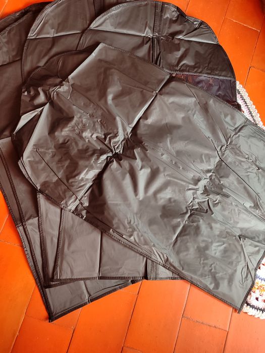 Cinco (5) porta fatos