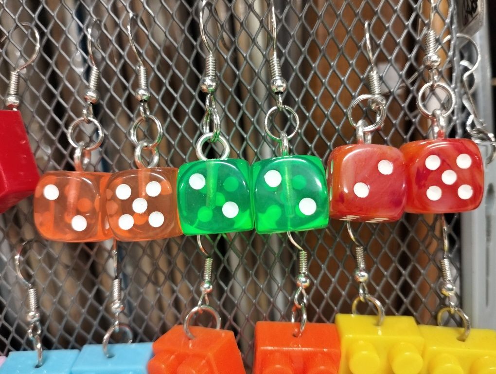 Brincos dados vários modelos