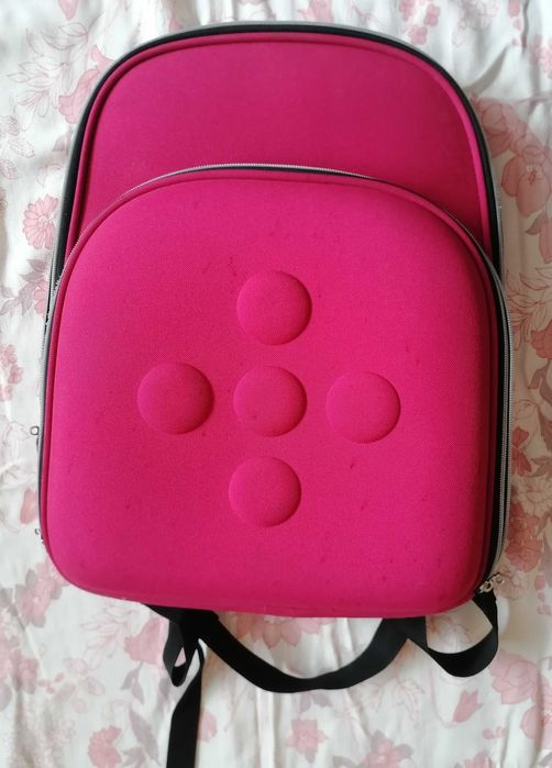 Plecak wielofunkcyjny czerwony.