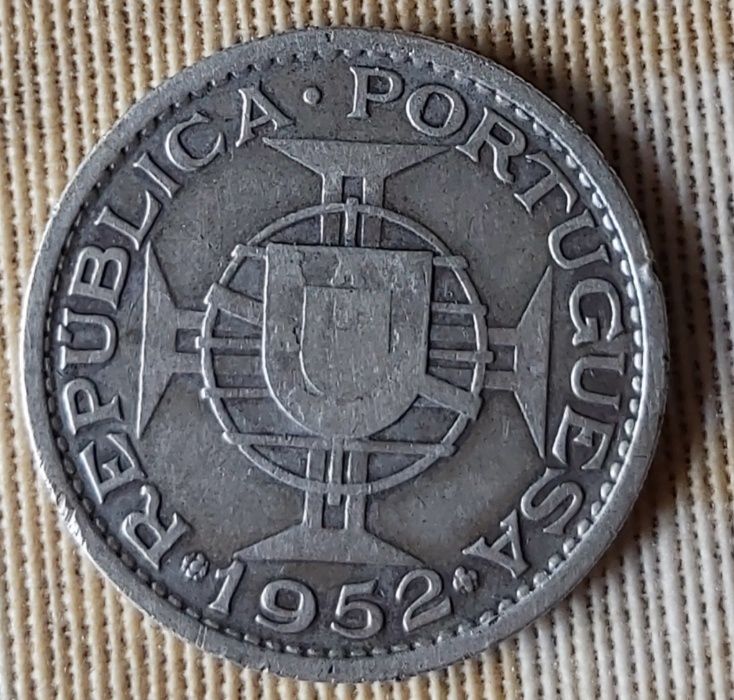 Moeda de 20 escudos de Angola em prata