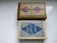 Stare karty do gry w opakowaniu w pokrowcu