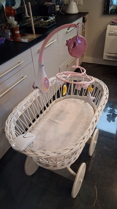 Kosz Mojżesza +dobry materac + karuzela +dodatki