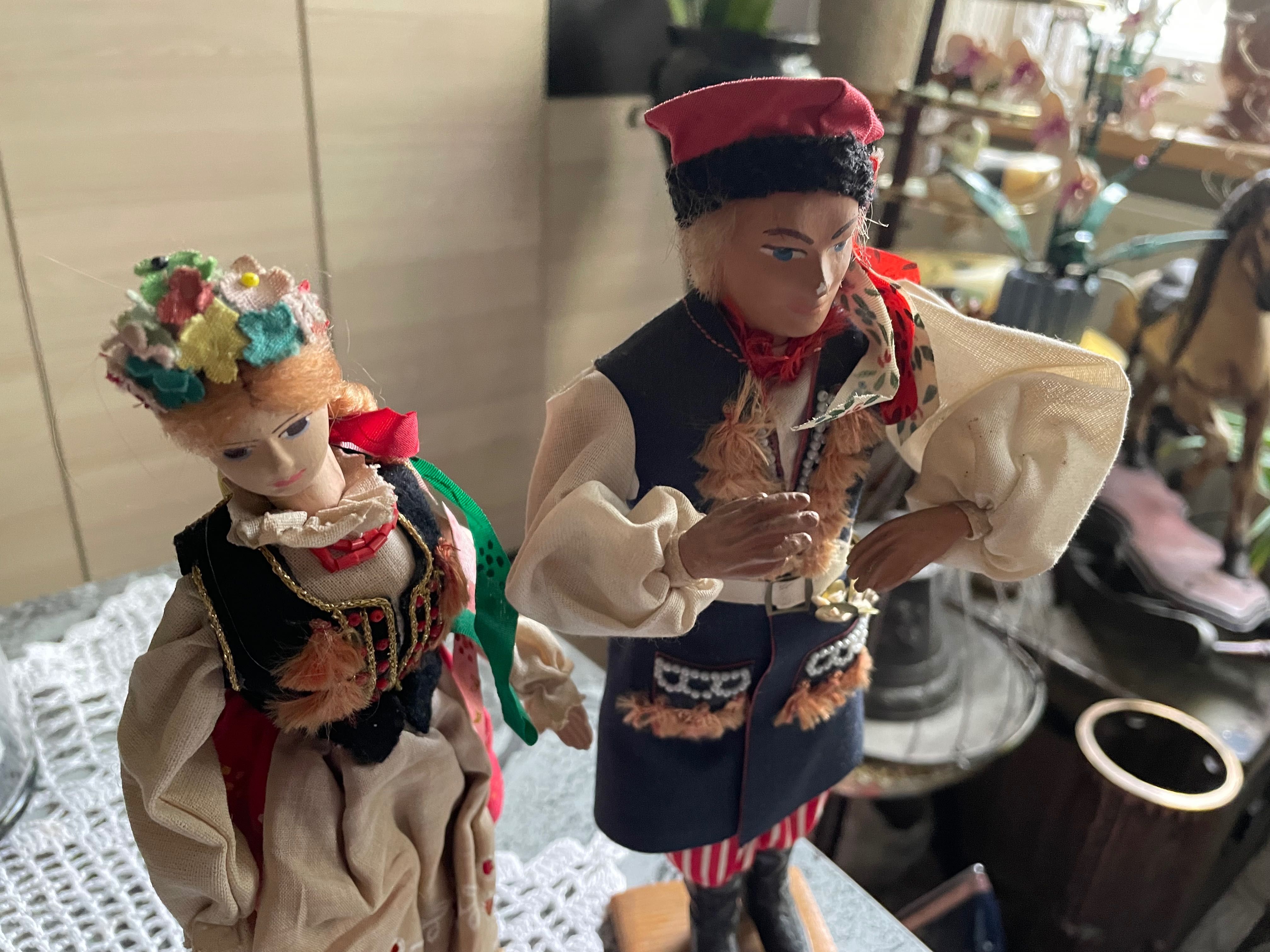 Stare lalki z okresu PRL-u Krakowiak i Krakowianka Cepelia
