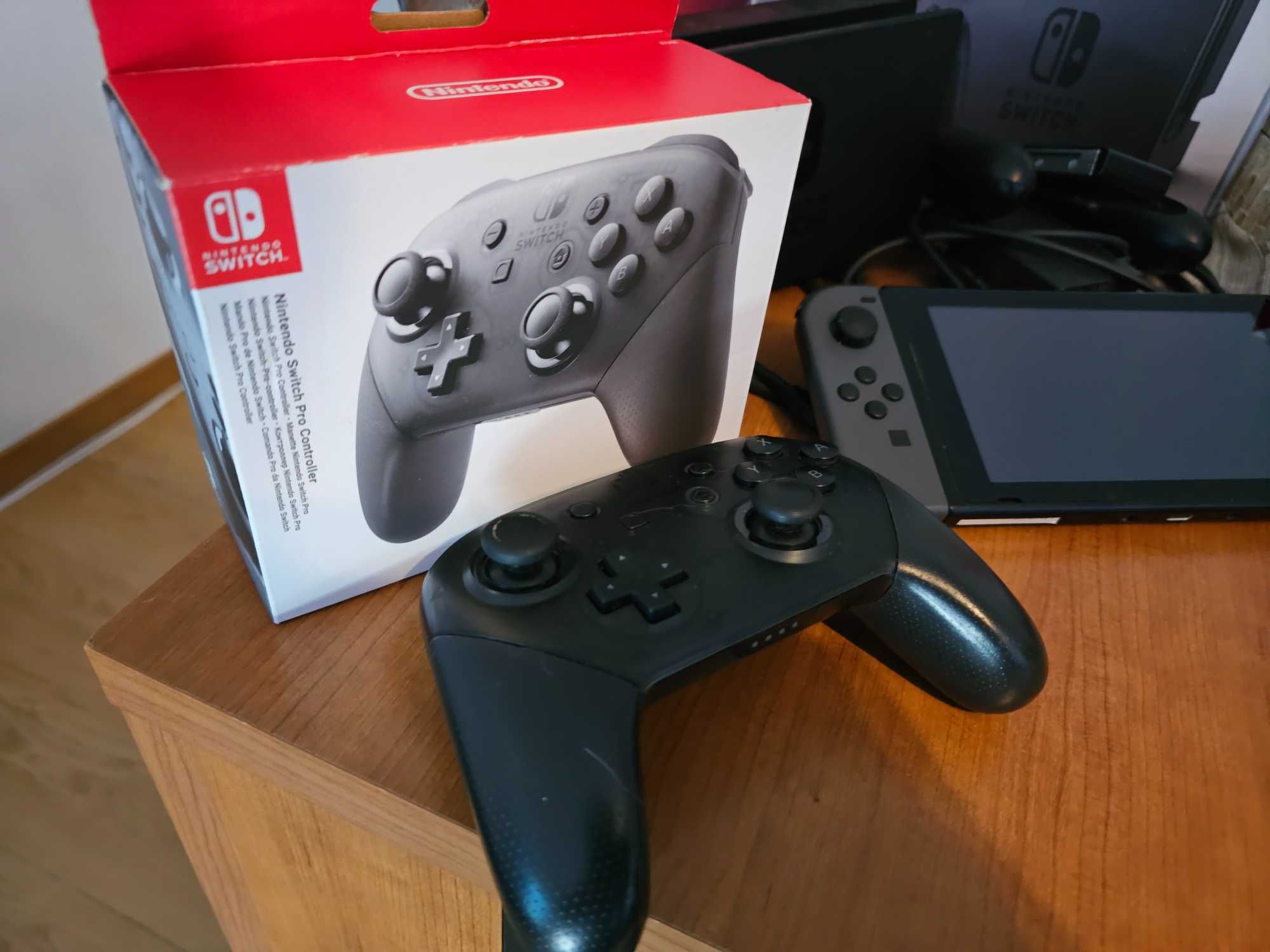 Nintendo Switch Desbloqueada + comando pro + 2 Joy cons + bolsa + dock