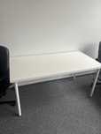 Biurka IKEA Lagkapten – minimalistyczne, solidne