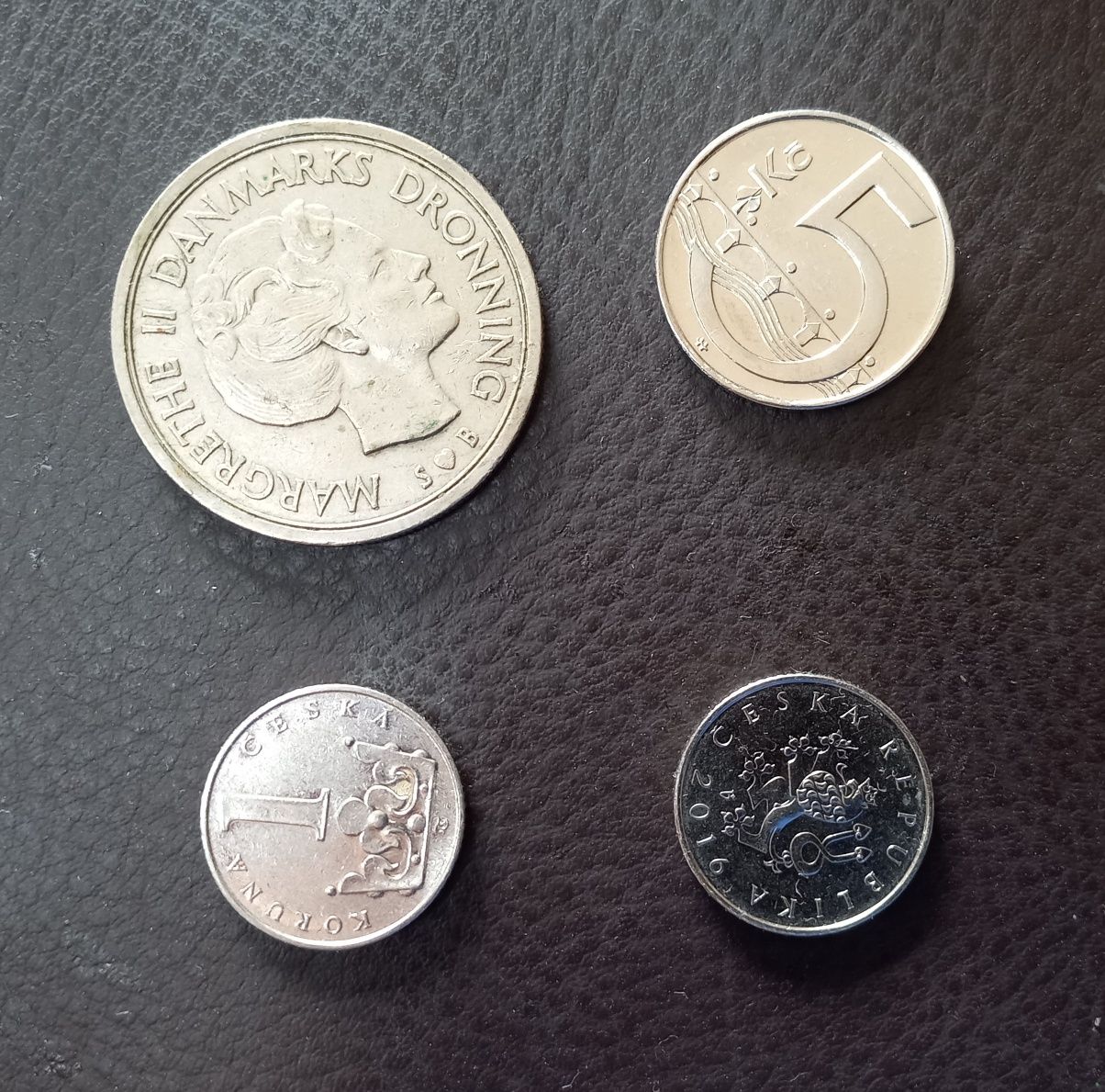4 moedas estrangeiras
