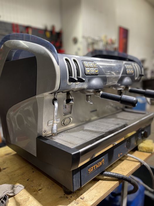 Профессиональная кофемашина Faema smart