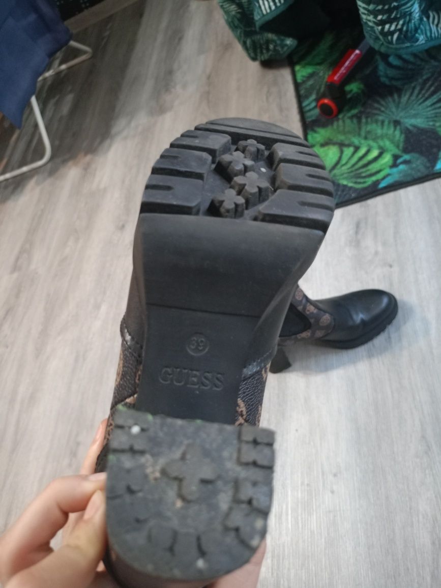 Buty Botki Guess 39