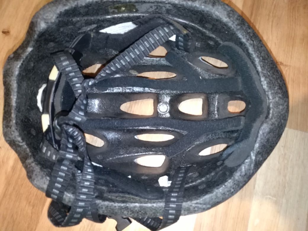 Kask rowerowy lekko używany OKAZJA