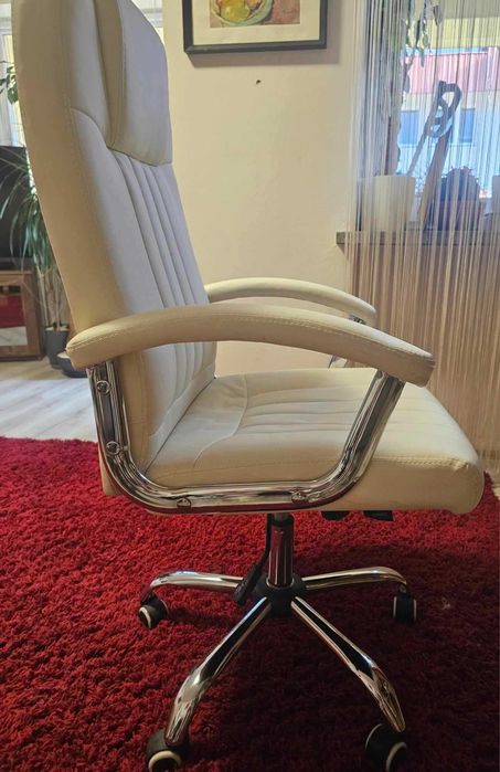 Fotel  obrotowy ekoskora