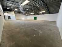 Armanzem com 800 m2