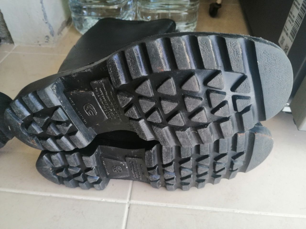 Vendo vários botins ou botas água como novas