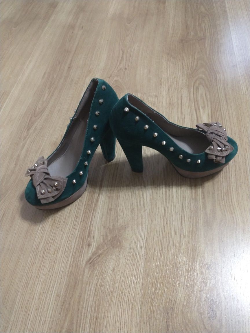 Buty szpilki z cekinami