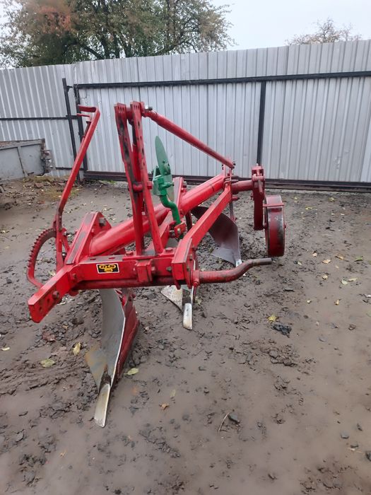 Продам плуг Кварделен 12  3 корпусний привезений з Європи