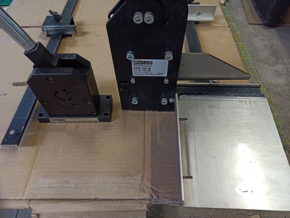 Резак Phoenix Contact для греб.лотка, кабель-канала