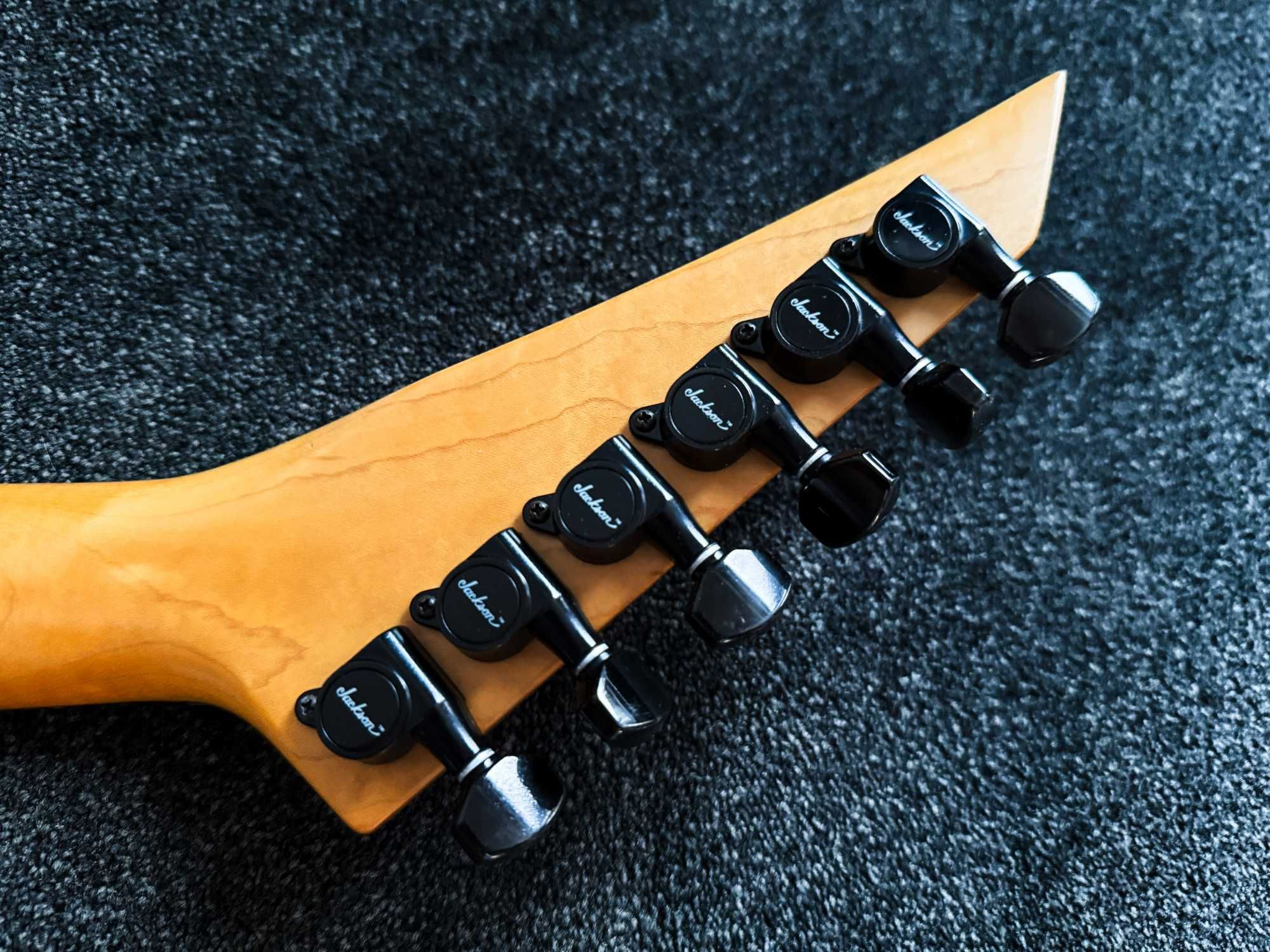 Charvel Model 4 Pearl White + pokrowiec