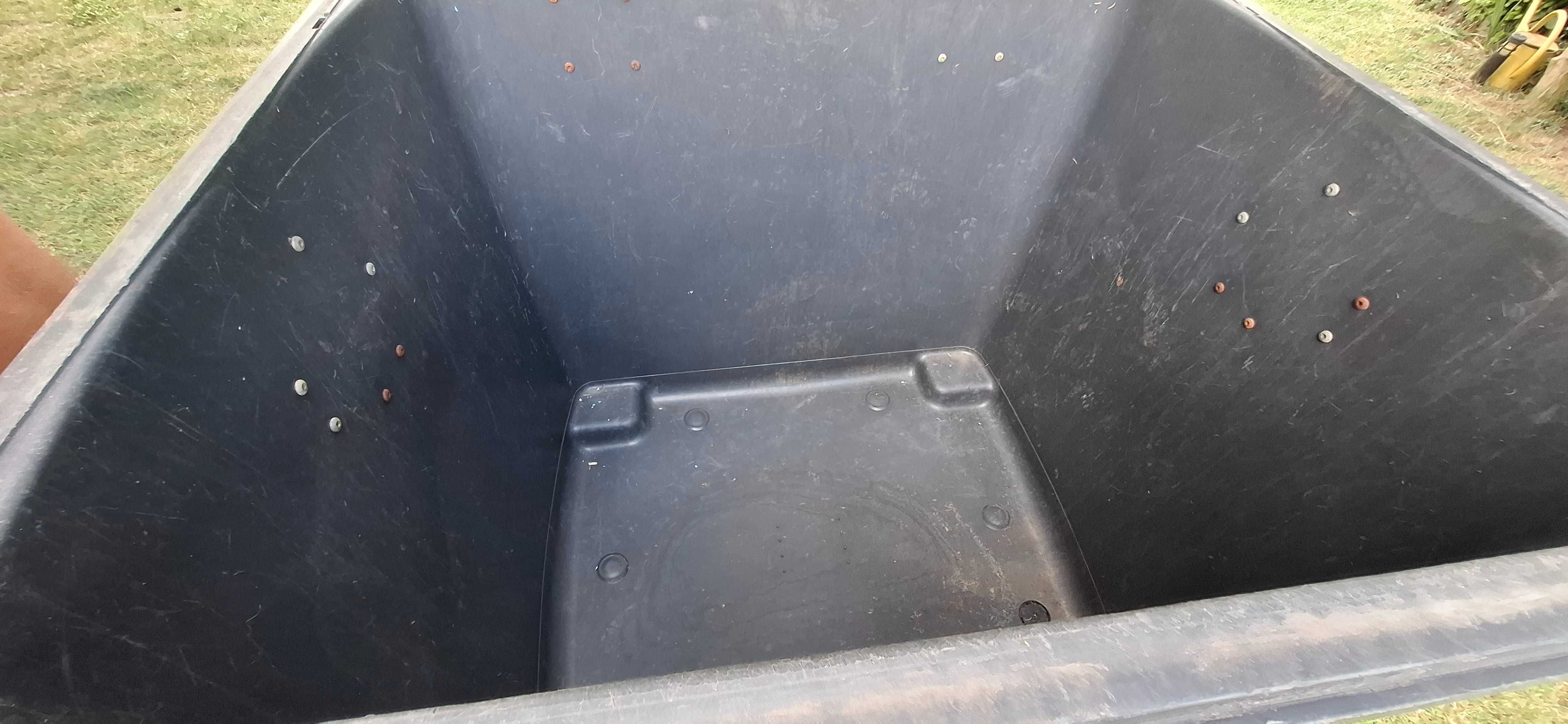 kubeł plastikowy 1100l