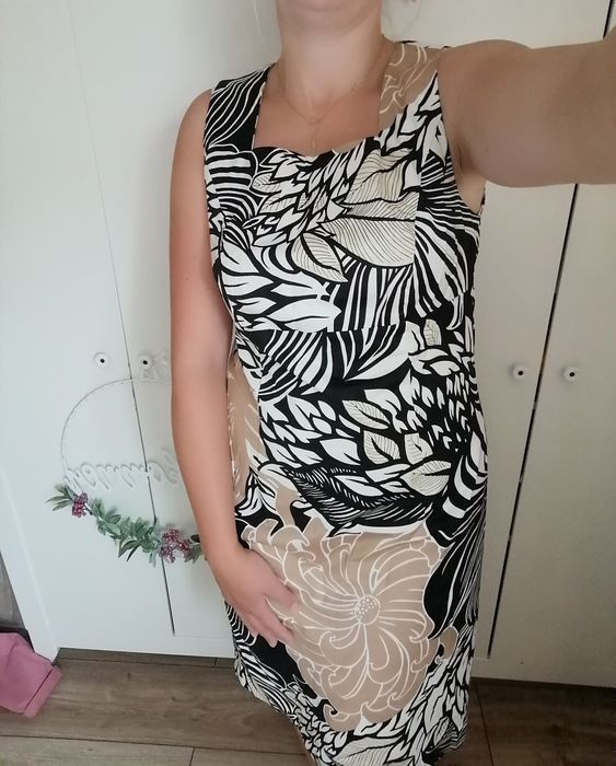 Piękna sukienka w wzory