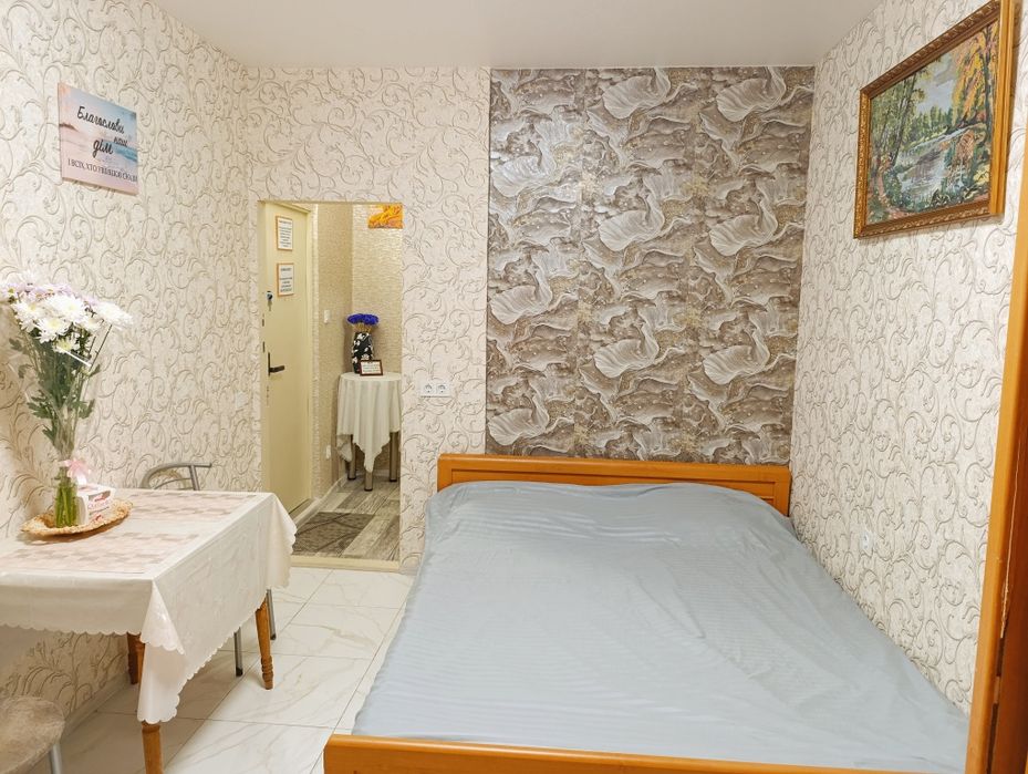 Жд .вогзал , Привоз , свет не отключают,от собственника Двухкомнатная