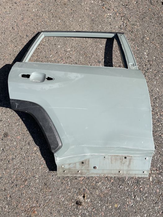 Двері Toyta RAV4 2018-2022 праві